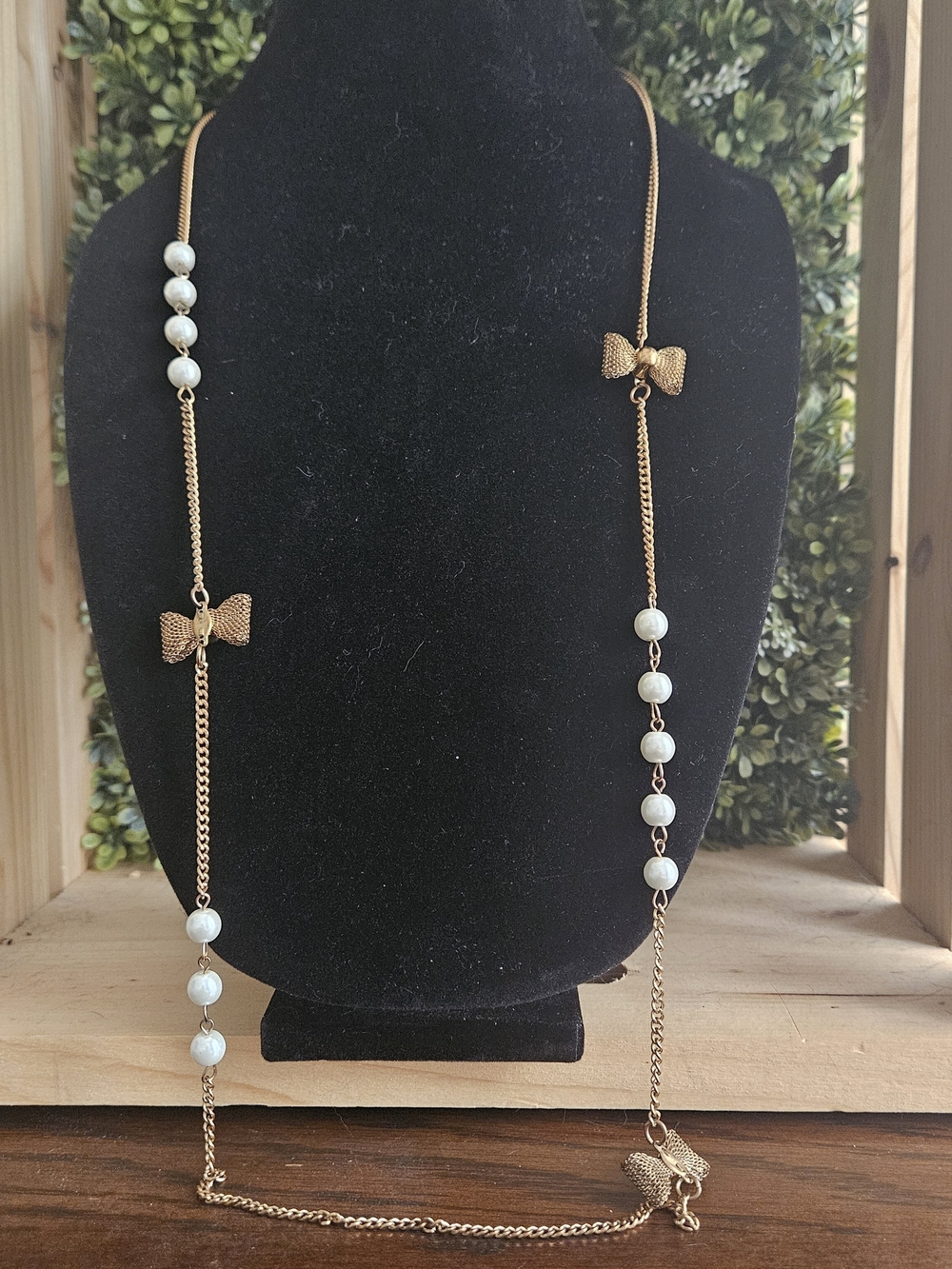 Unique Vintage Gold Bows And Pearls Necklace